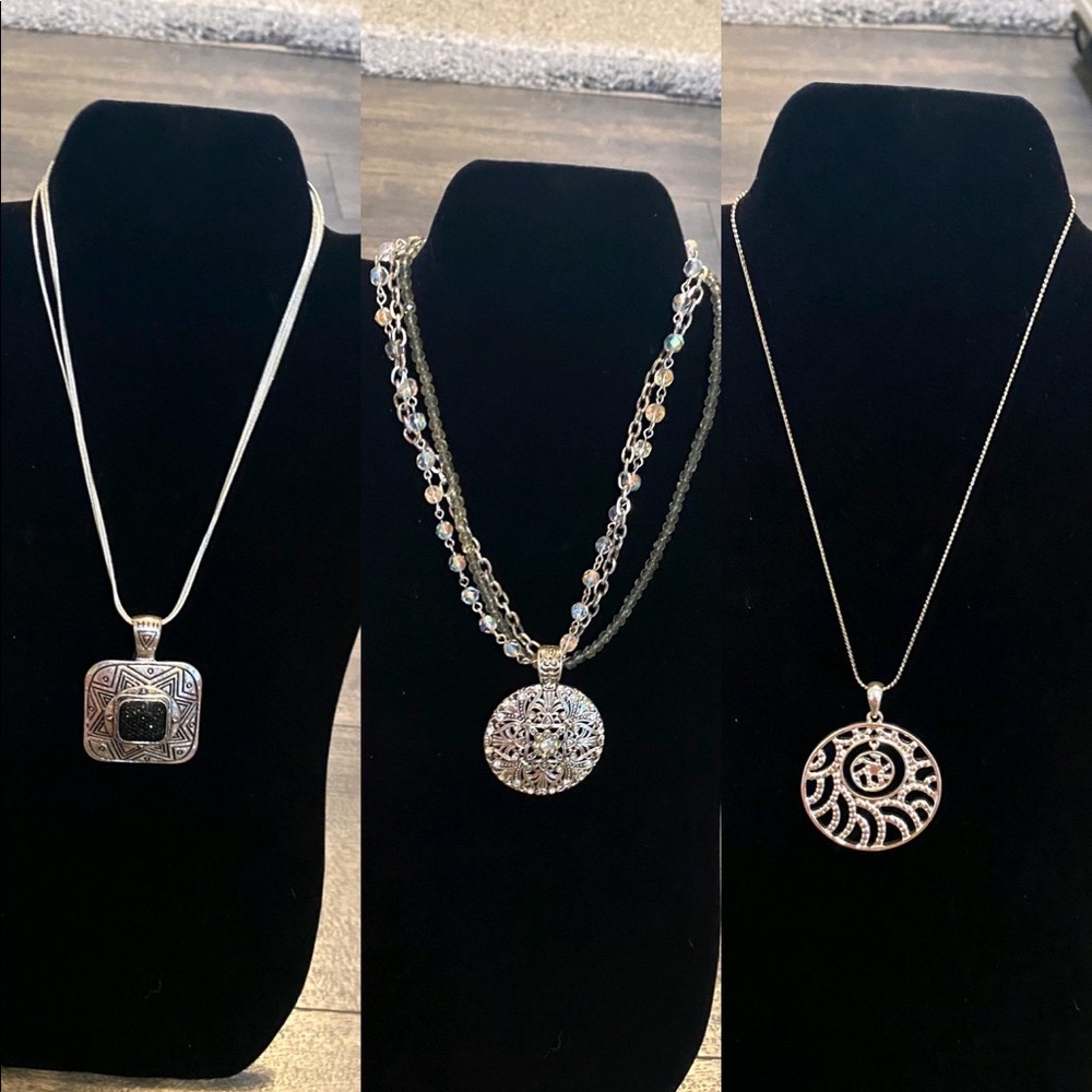 Lot of‎ 3 Necklaces